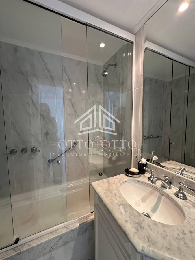 Apartamento ID.28459 - Lujoso apartamento en venta en Millenium Tower de Punta del Este frente al mar.