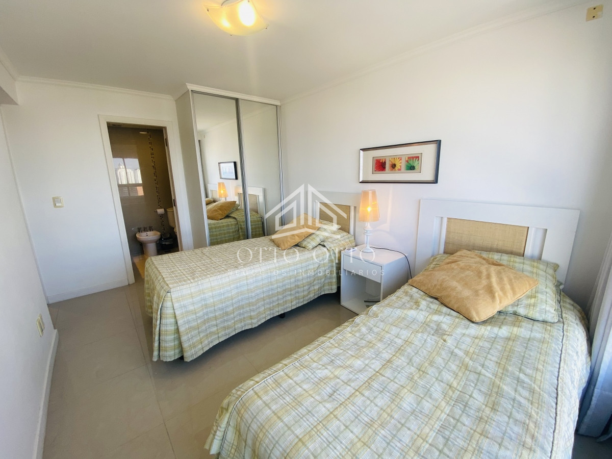 Apartamento ID.19011 - Hermoso apartamento de 3 dormitorios mas dependencia de servicio en venta