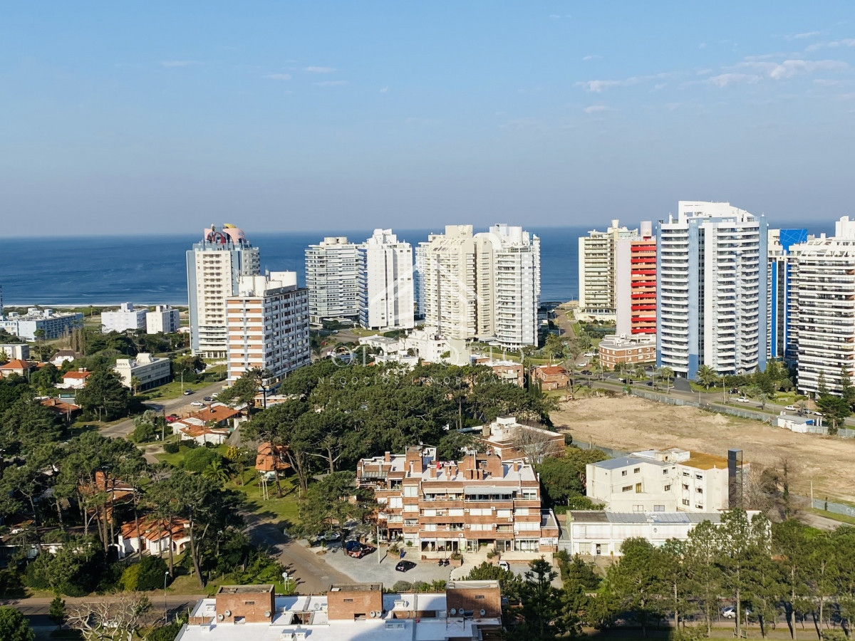 Apartamento ID.19011 - Hermoso apartamento de 3 dormitorios mas dependencia de servicio en venta