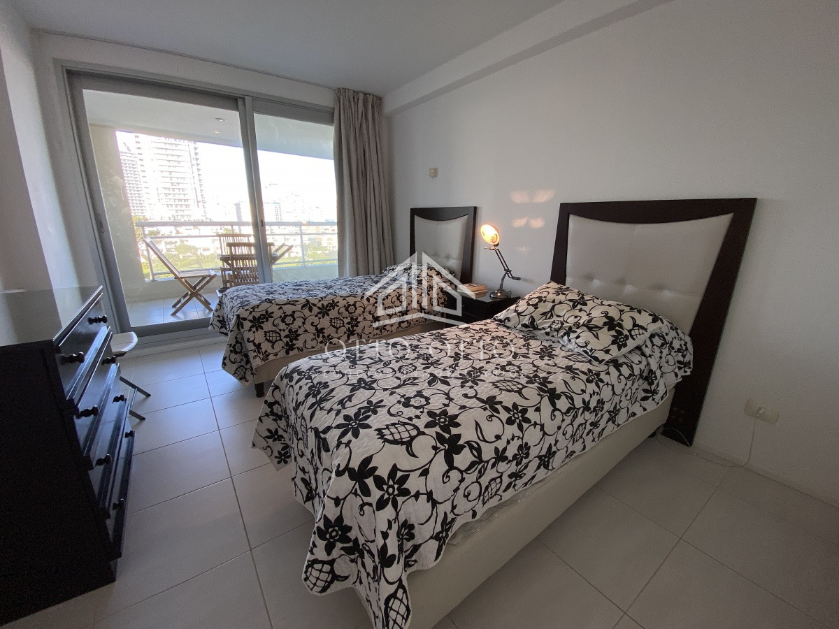 Apartamento ID.26568 - Apartamento en venta con 4 dormitorios en Punta del Este