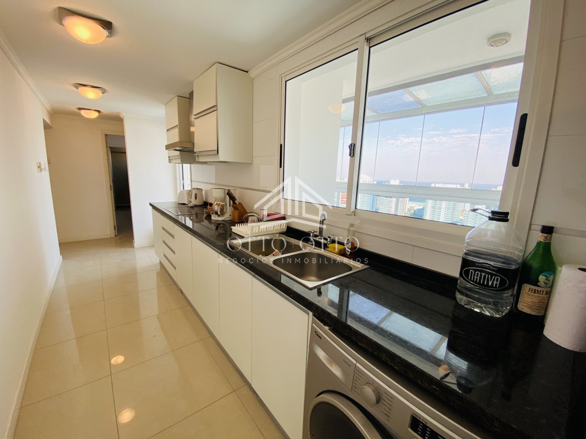 Apartamento ID.19011 - Hermoso apartamento de 3 dormitorios mas dependencia de servicio en venta