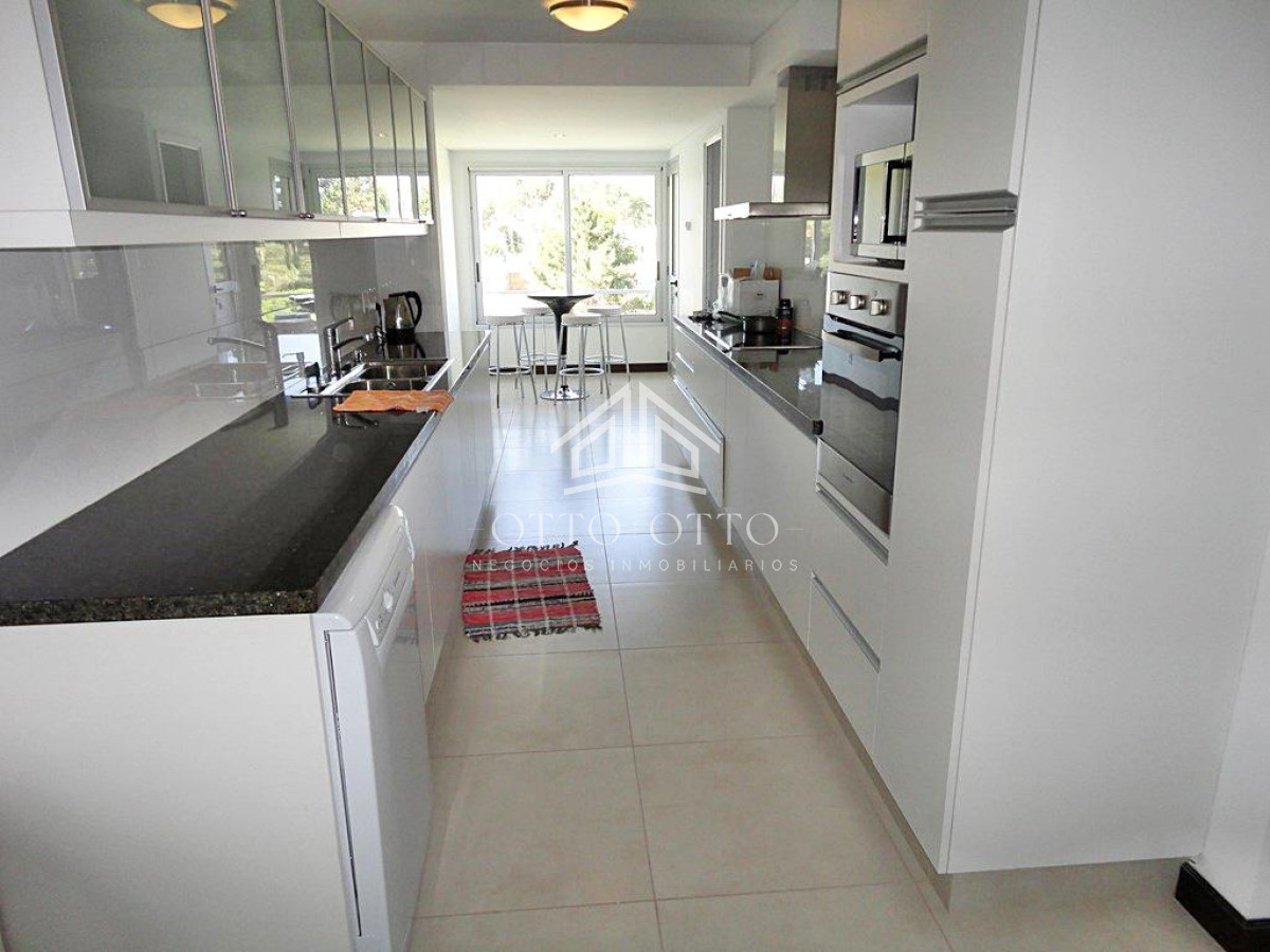 Apartamento ID.16870 - Venta apartamento cuatro dormitorios punta del este edificio Ville de Mar parrillero propio