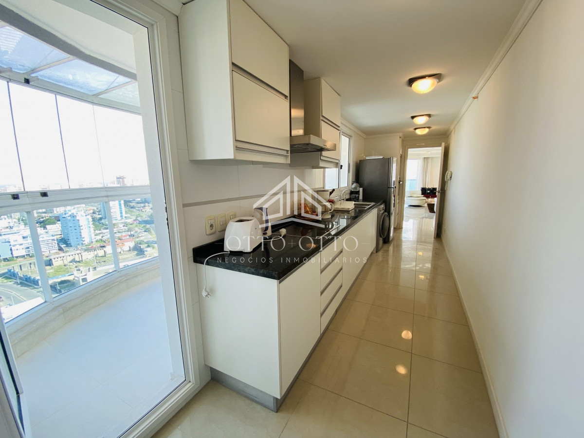 Apartamento ID.19011 - Hermoso apartamento de 3 dormitorios mas dependencia de servicio en venta