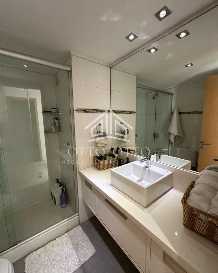 Apartamento ID.28641 - Espectacular apartamento 2 dormitorios en venta con vista a la Isla Gorriti en Punta del Este de 2 dormitorios 2 baños cochera incluida