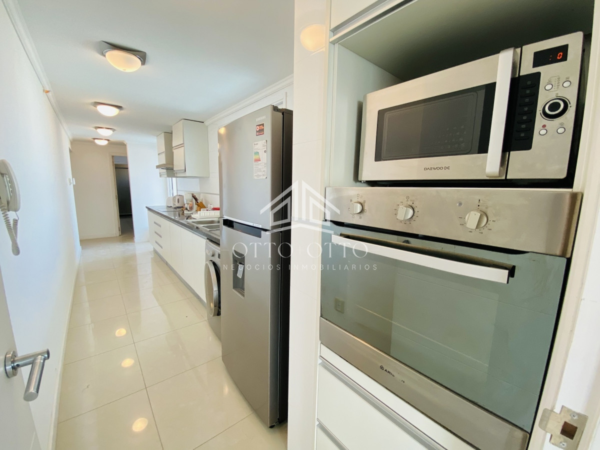 Apartamento ID.19011 - Hermoso apartamento de 3 dormitorios mas dependencia de servicio en venta