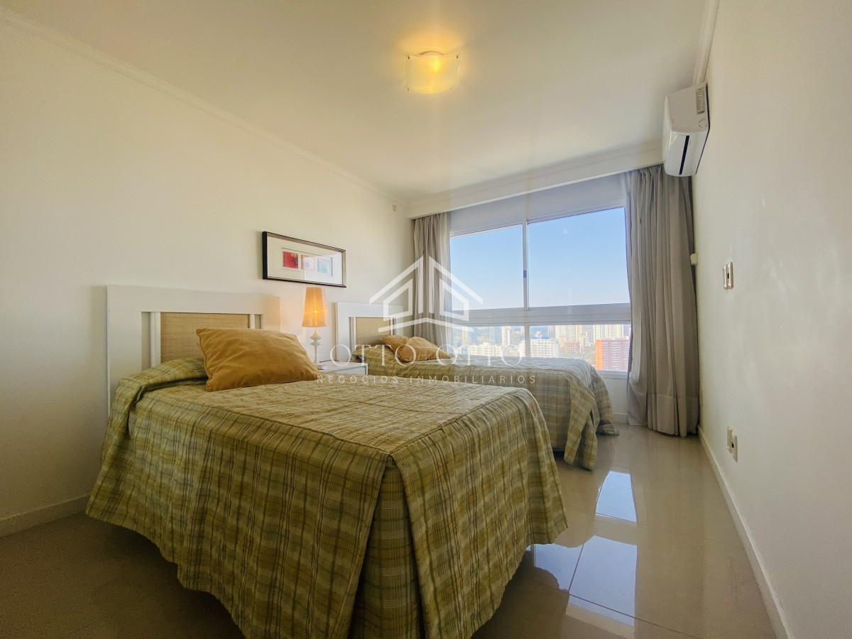 Apartamento ID.19011 - Hermoso apartamento de 3 dormitorios mas dependencia de servicio en venta