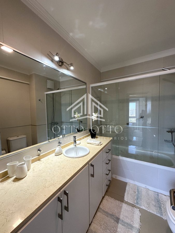 Apartamento ID.28526 - Penthouse en Venta de 3 Dormitorios en Punta del Este
