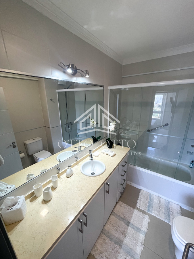Apartamento ID.28526 - Penthouse en Venta de 3 Dormitorios en Punta del Este
