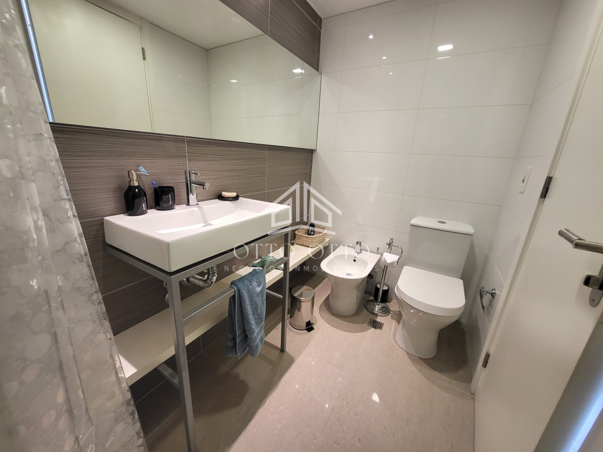 Apartamento ID.27079 - Torre de Categoría  en playa Brava 