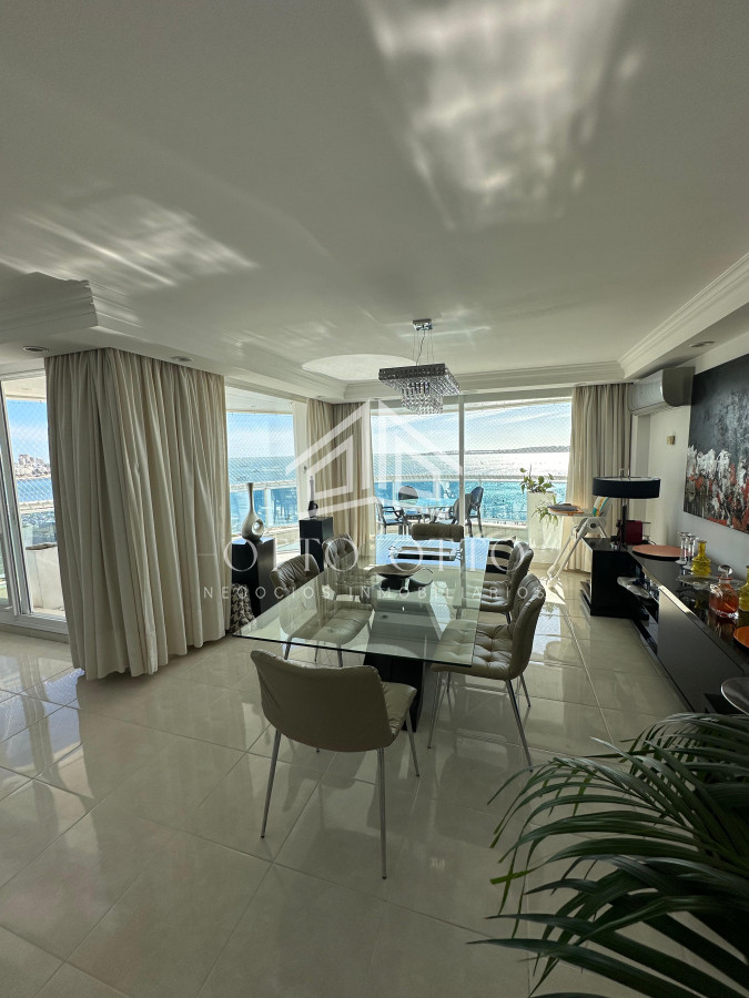 Apartamento ID.28459 - Lujoso apartamento en venta en Millenium Tower de Punta del Este frente al mar.