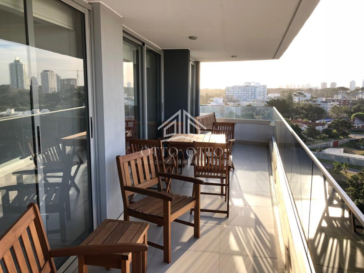 Apartamento ID.567 - Venta apartamento tres dormitorios punta del este edificio torre esmeralda