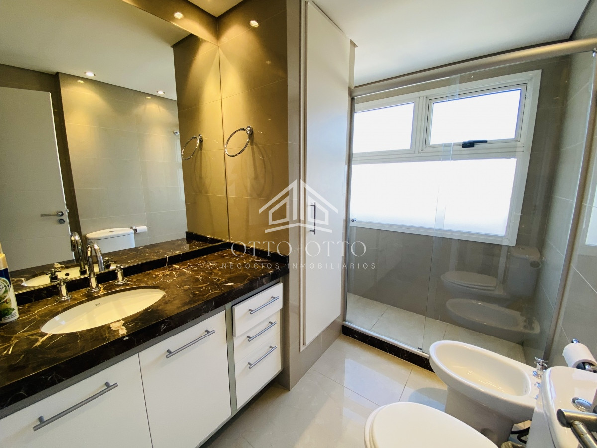Apartamento ID.19011 - Hermoso apartamento de 3 dormitorios mas dependencia de servicio en venta