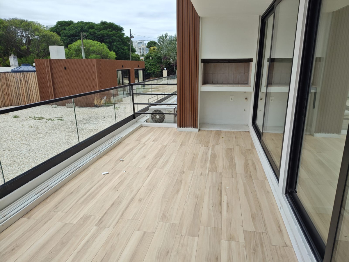 Imagen de Venta apartamento un dormitorio Punta Del Este playa Mansa parrillero propio edificio Genova