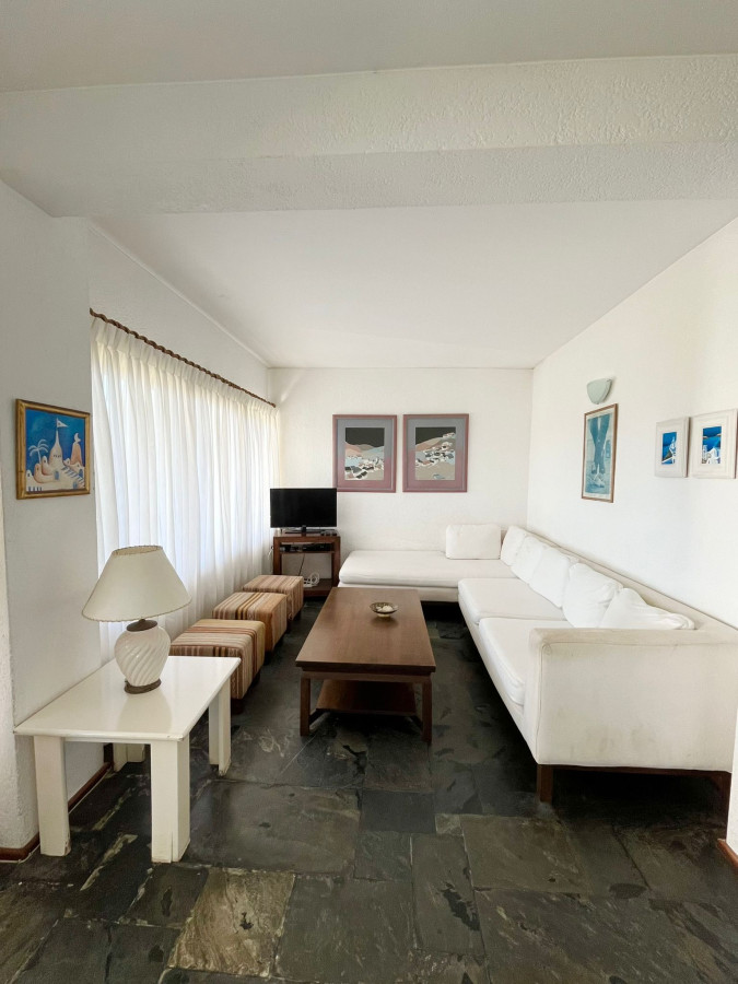 Apartamento en venta primera linea playa brava de 4 dormitorios