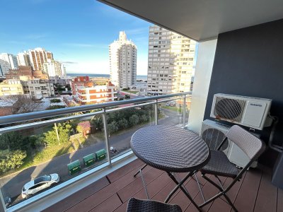 Alquiler apartamento un dormitorio y medio punta del este edificio onix vista al mar