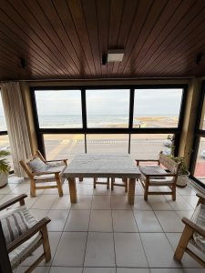 APARTAMENTO EN VENTA Y ALQUILER FRENTE AL MAR PUNTA DEL ESTE 3 DORMITORIOS