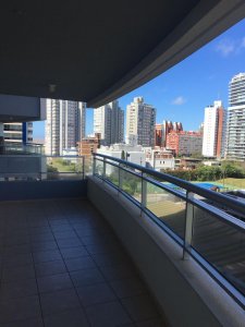 Alquiler apartamento tres dormitorios Punta del este Playa Brava edificio Forest Tower II