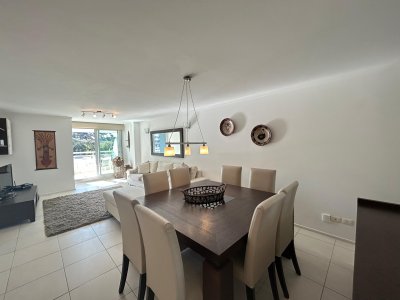 VENTA APARTAMENTO DOS DORMITORIOS MAS DEPENDENCIA PUNTA DEL ESTE PLAYA BRAVA EDIFICIO FOREST TOWER