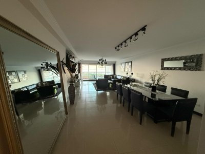 Venta apartamento tres dormitorios mas dependencia punta del este playa brava edificio torre lobos