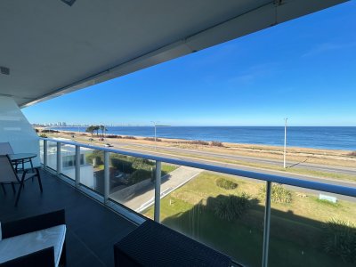 Alquiler apartamento tres dormitorios Punta del Este Playa Mansa Primera Linea