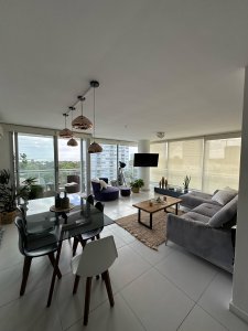 Espectacular apartamento en venta con vista a la Isla Gorriti en Punta del Este de 2 dormitorios 2 baños cochera incluida