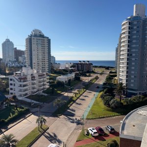 Venta apartamento tres dormitorios Punta del Este Playa Brava edificio Forest Tower II