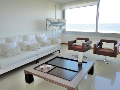 ALQUILER APARTAMENTO CUATRO DORMITORIOS PUNTA DEL ESTE PLAYA BRAVA TIBURON III 