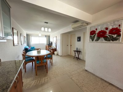 Venta apartamento dos dormitorios Punta del Este Peninsula Garaje