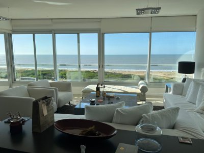 ALQUILER APARTAMENTO TRES DORMITORIOS MAS DEPENDENCIA LE PARC II VISTA AL MAR