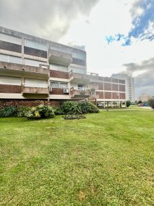 Venta apartamento dos dormitorios punta del este Aidy Grill edificio el Arenal 