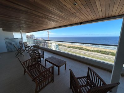Venta apartamento tres dormitorios Punta del Este playa Brava primera linea edificio icon brava