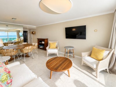 Apartamento en venta 3 dormitorios en Punta del Este primera linea mansa 