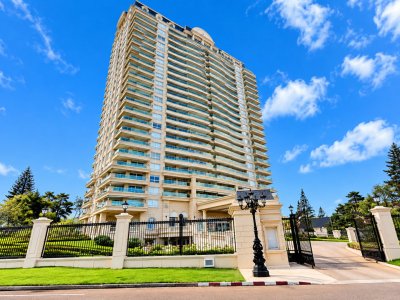 Apartamento en venta de 3 dormitorios en Le Jardin Punta del este 