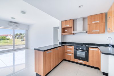 Apartamento en Venta y Alquiler, Mansa, Punta del Este, 2 Dormitorios.