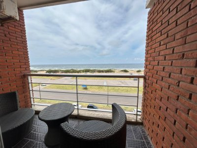 Venta apartamento un dormitorio Punta del este playa Brava edificio Marenostrum vista al mar