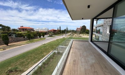 Apartamento de 2 dormitorios en venta en Playa Brava, Punta del Este