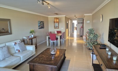 Apartamento en venta Playa Brava 3 dormitorios FRENTE AL MAR