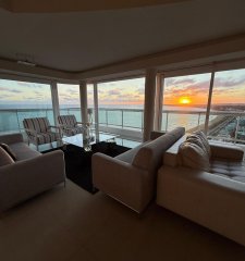 PENTHOUSE EN VENTA CON INCREIBLE VISTA A PLAYA MANSA PUNTA DEL ESTE