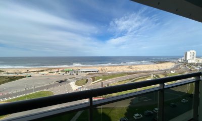 Venta apartamento tres dormitorios Punta del este playa Brava Edificio Imperiale vista al mar