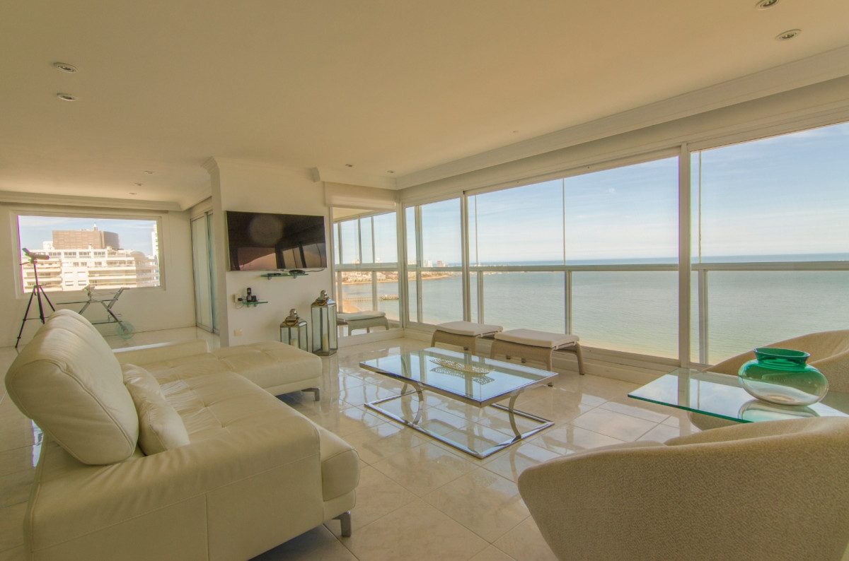 Departamento de 5 dormitorios frente al mar en Mansa, Punta del Este