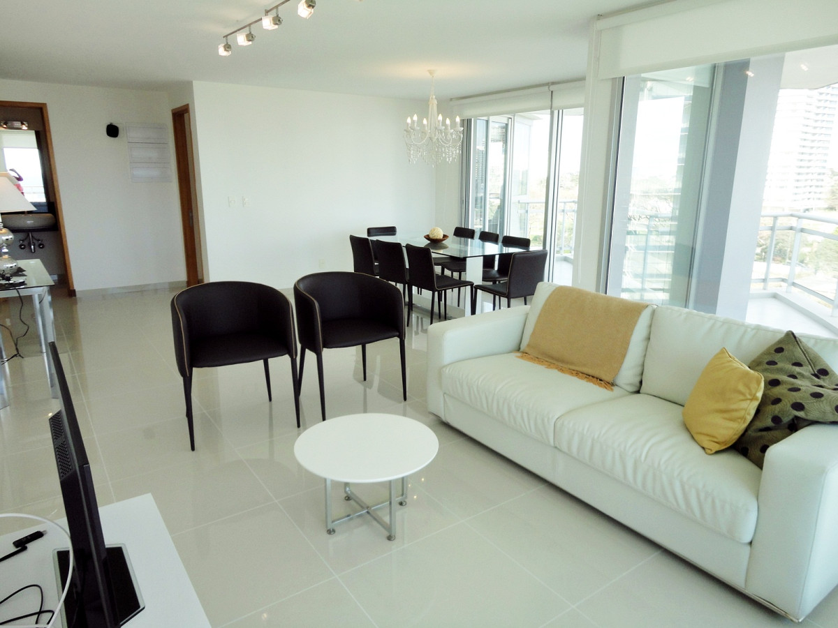 Departamento en venta de 3 dormitorios y 3 baños en Punta del Este