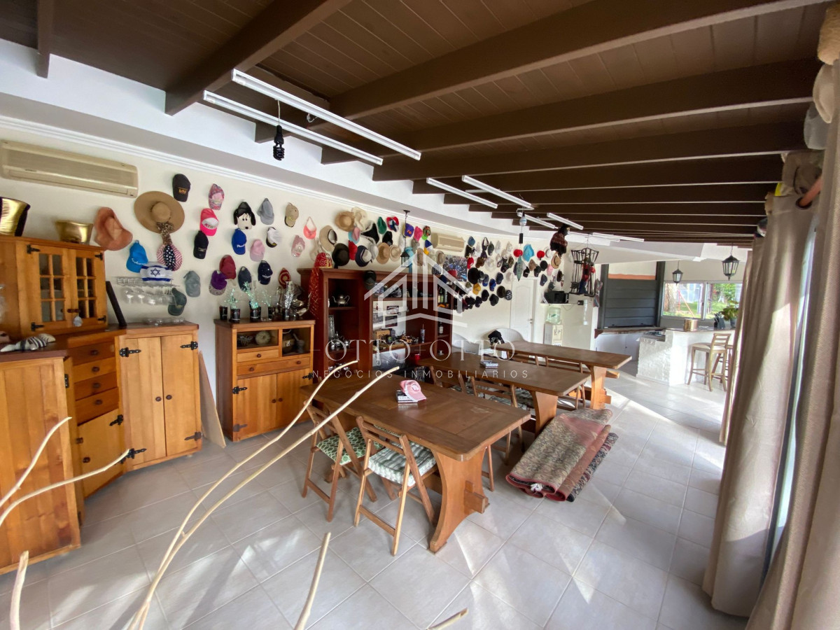 Casa ID.4392 - Casa en venta Lugano 5 dormitorios