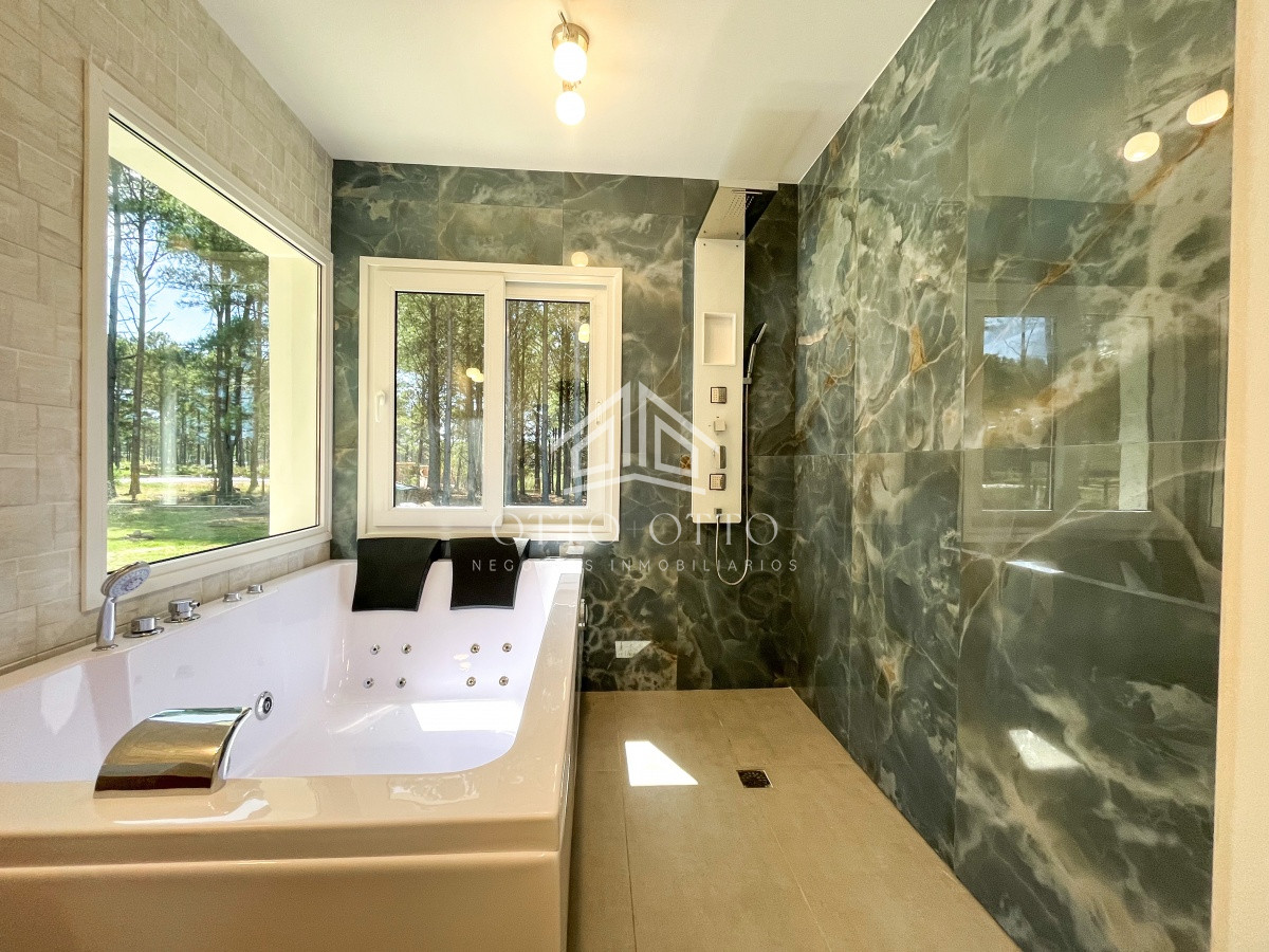 Casa ID.26338 - Casa en venta de 3 dormitorios y 3 baños, Chacras del Pinar