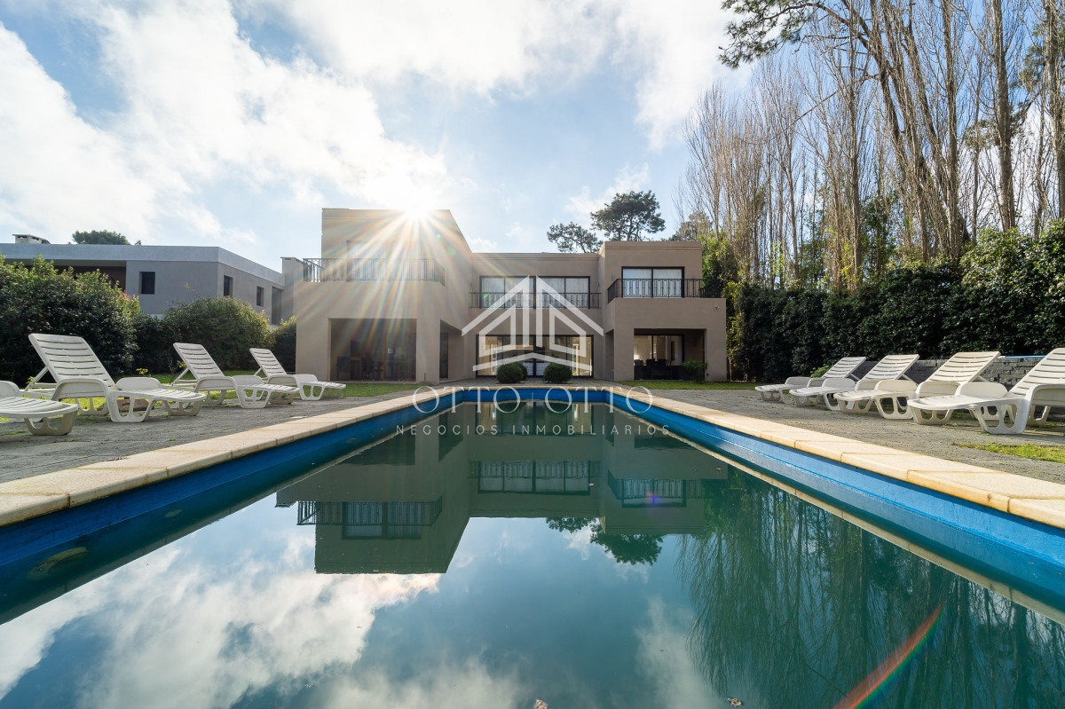 Casa ID.27923 - Casa en venta en Punta del Este, barrio Privado La Arbolada 