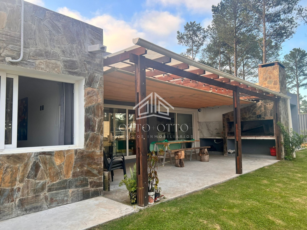 Casa ID.26338 - Casa en venta de 3 dormitorios y 3 baños, Chacras del Pinar
