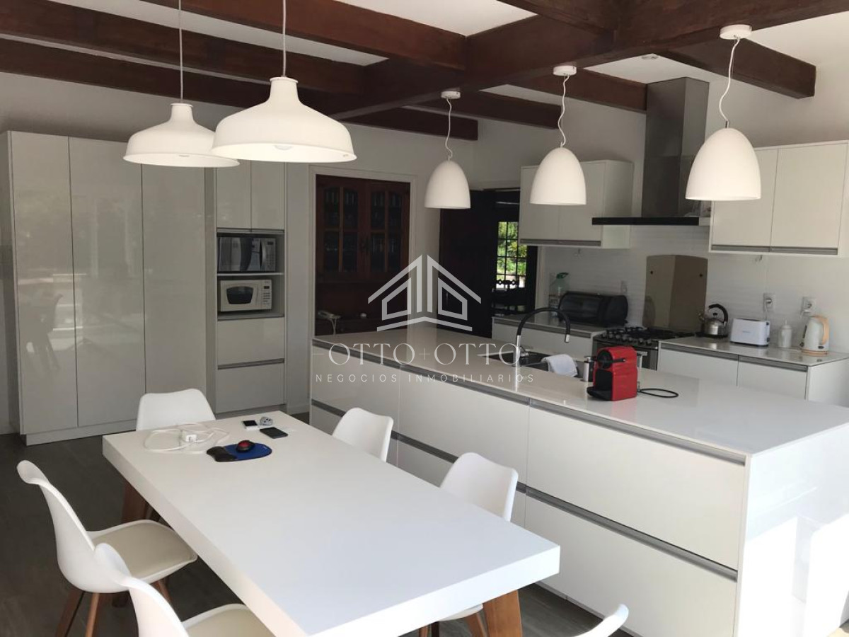 Casa ID.24387 - Casa en venta 6 dorm playa Mansa