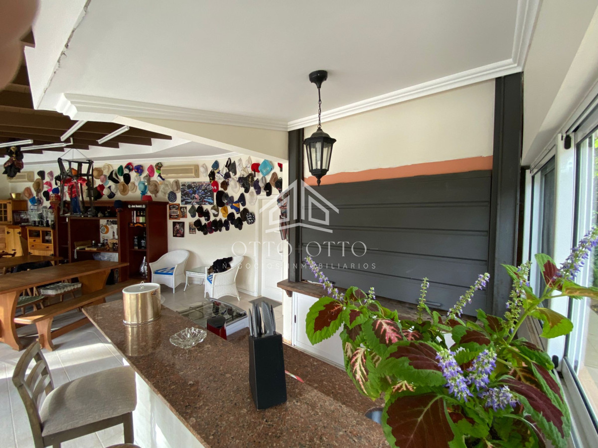 Casa ID.4392 - Casa en venta Lugano 5 dormitorios