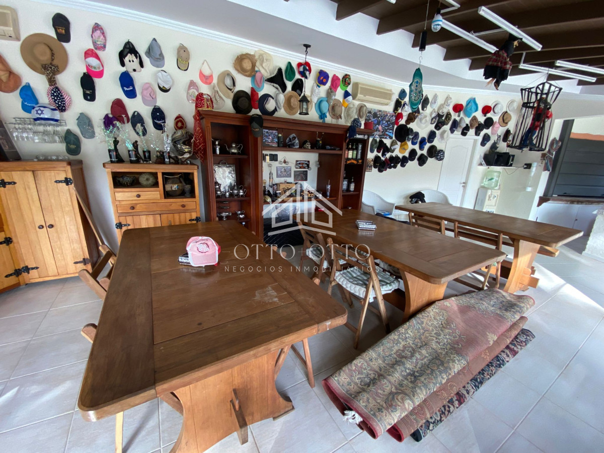 Casa ID.4392 - Casa en venta Lugano 5 dormitorios
