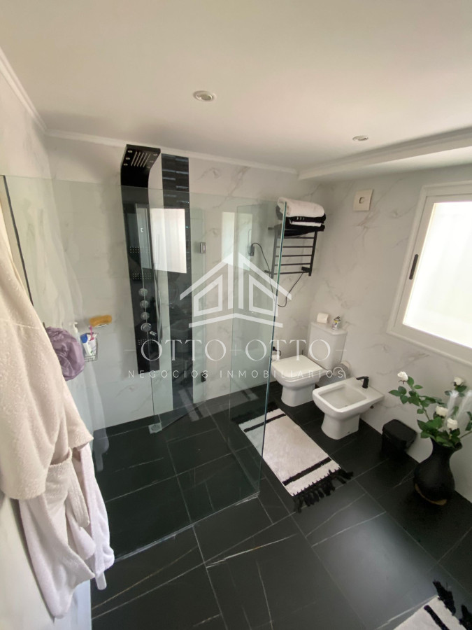 Casa ID.4392 - Casa en venta Lugano 5 dormitorios