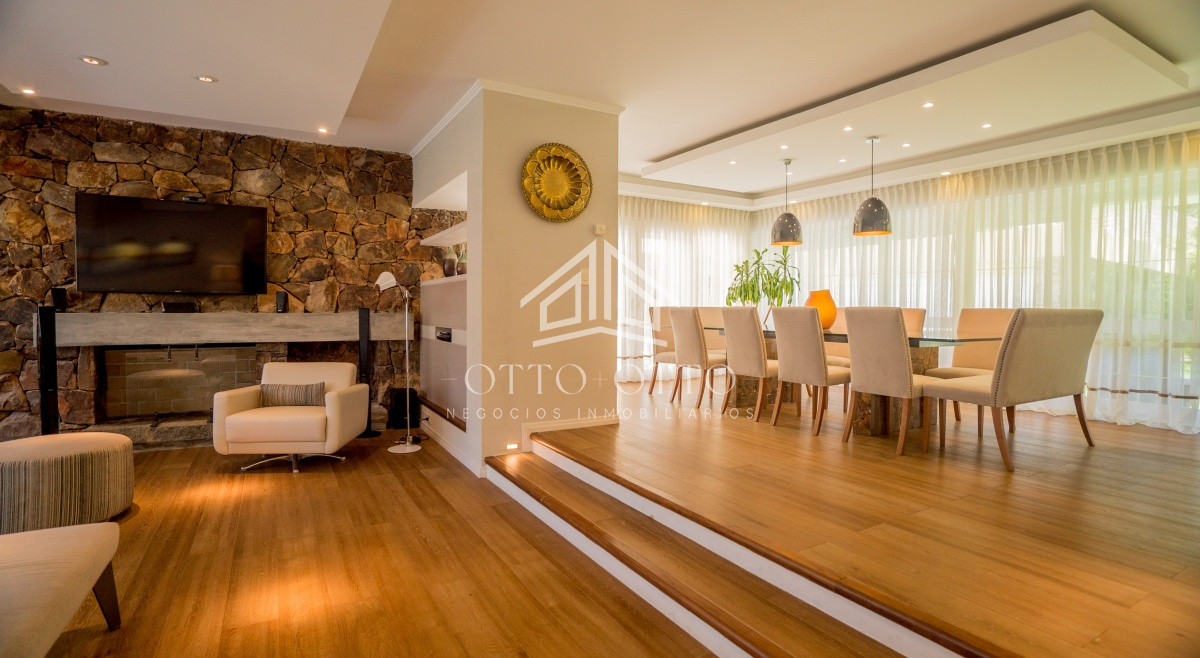 Casa ID.556 - Casa en venta y alquiler temporario Playa Mansa 6 dormitorios